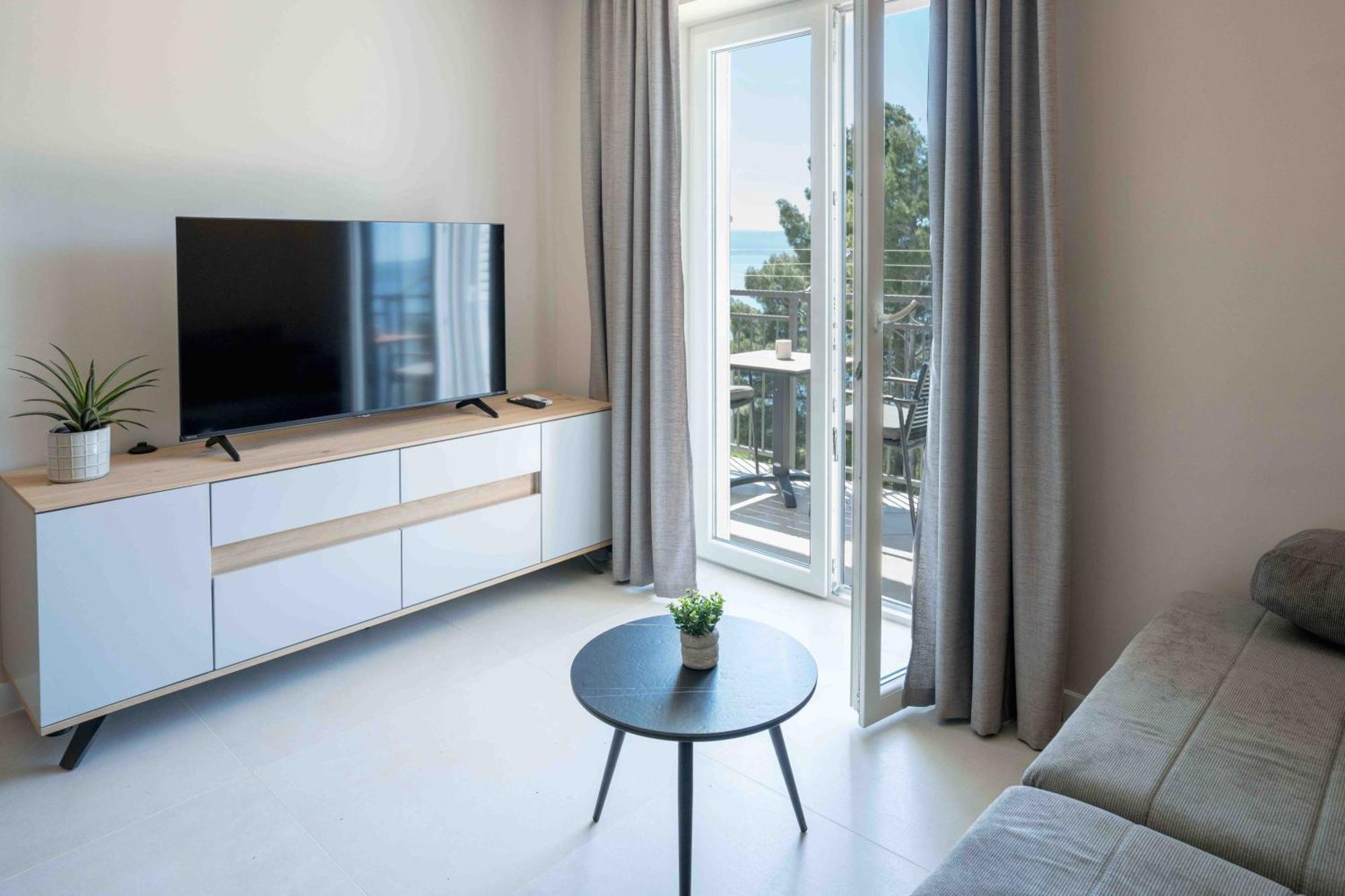 Sea View Gin Apartament