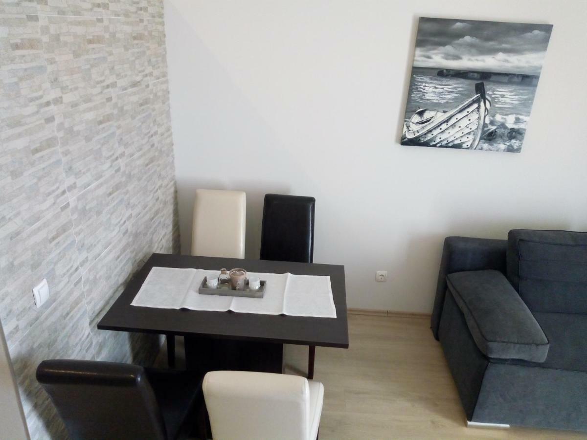 Sea View Gin Apartament